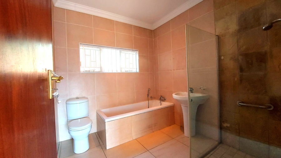 6 Bedroom Property for Sale in Ifafi North West